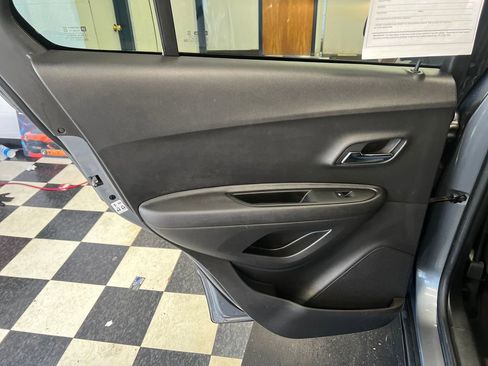 Used 2019 Chevrolet Trax LT w/ LT Convenience Package AWD/4WD image 33