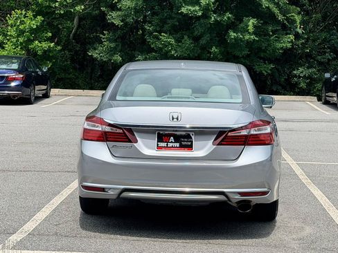 Used 2017 Honda Accord EX-L image 6