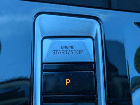 Used 2024 Volkswagen Atlas SE FWD image 35
