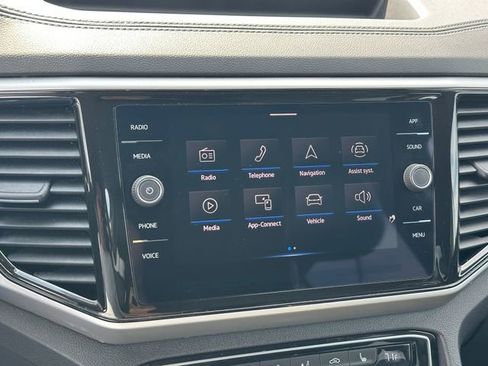 Used 2023 Volkswagen Atlas SE image 30
