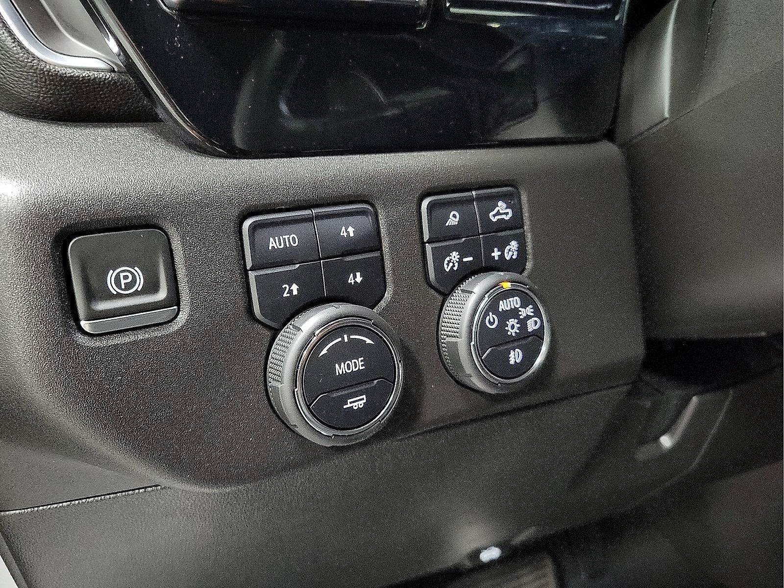 Used 2024 Chevrolet Silverado 1500 LT Trail Boss w/ LT Trail Boss Premium Package AWD/4WD image 12