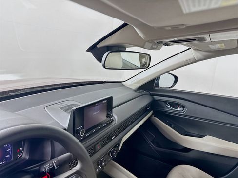 Used 2025 Honda Accord SE image 6