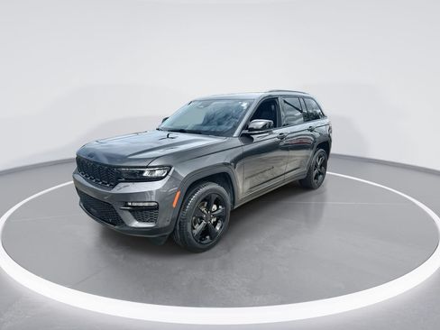 Used 2024 Jeep Grand Cherokee Limited w/ Luxury Tech Group II AWD/4WD image 4