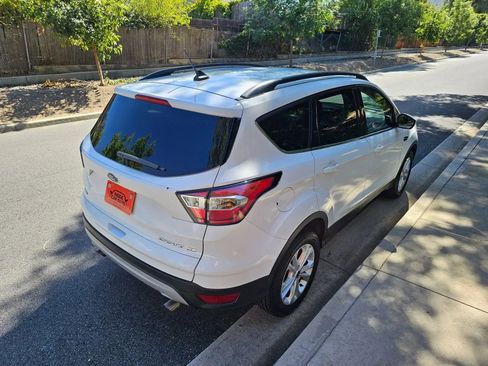 Used 2018 Ford Escape SE w/ SE Sync 3 Package AWD/4WD image 10