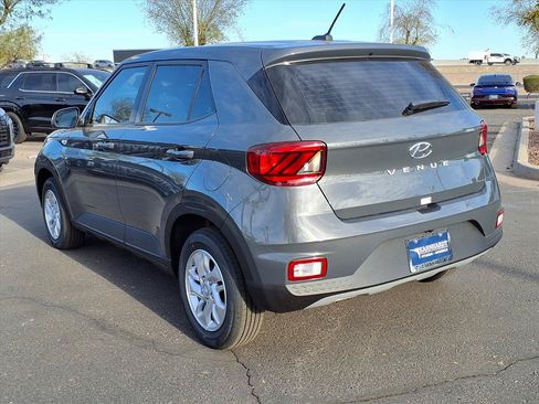 Used 2026 Hyundai Venue SE FWD image 3