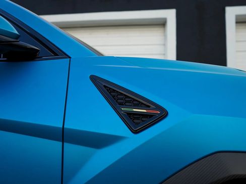 Used 2024 Lamborghini Urus Performante AWD/4WD image 6