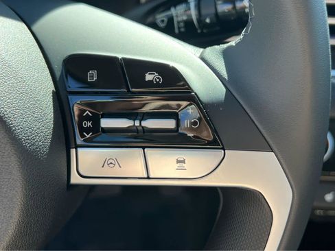 New 2026 Hyundai Elantra Limited FWD image 33