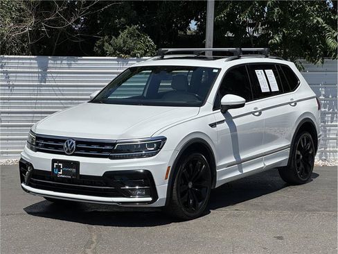Used 2018 Volkswagen Tiguan SEL Premium w/ R-Line Package AWD/4WD image 6