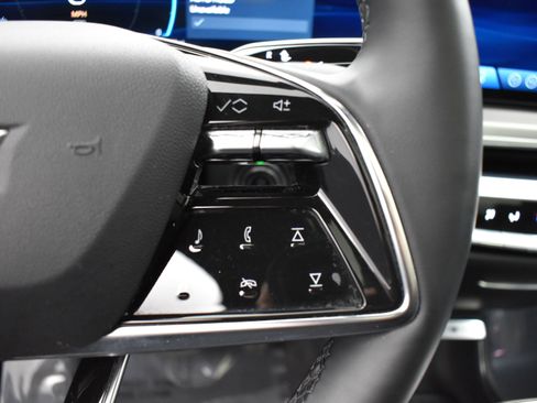 Used 2024 Cadillac Lyriq Luxury image 7