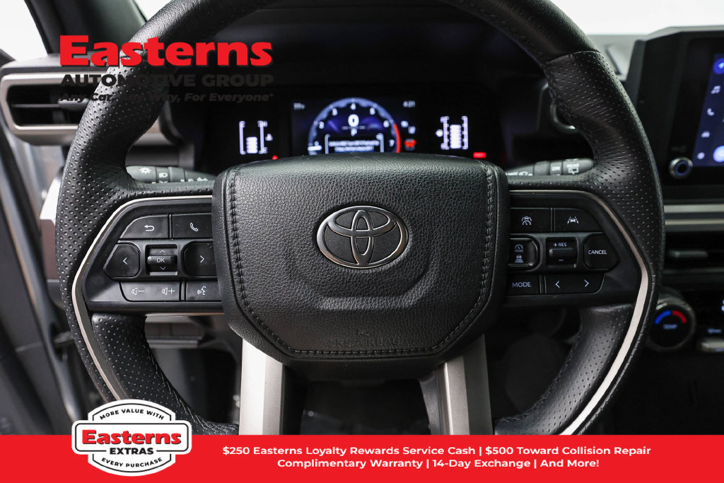 Used 2025 Toyota 4Runner SR5 AWD/4WD image 11