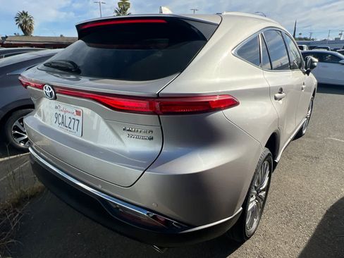 Used 2022 Toyota Venza Limited image 4