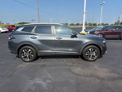 Used 2023 Kia Sportage EX AWD/4WD image 4