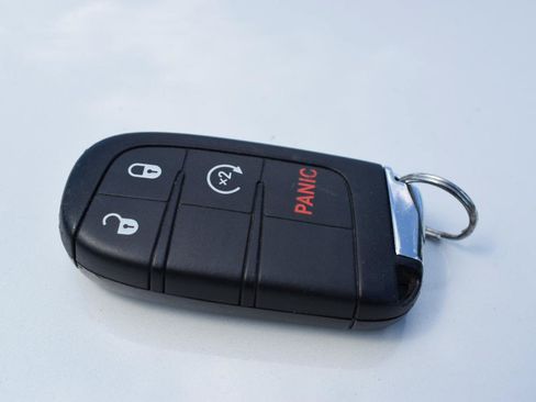 Used 2024 Jeep Compass Limited w/ Sun and Sound Group AWD/4WD image 39