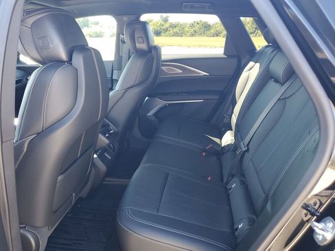 Used 2025 Cadillac Lyriq Luxury image 23