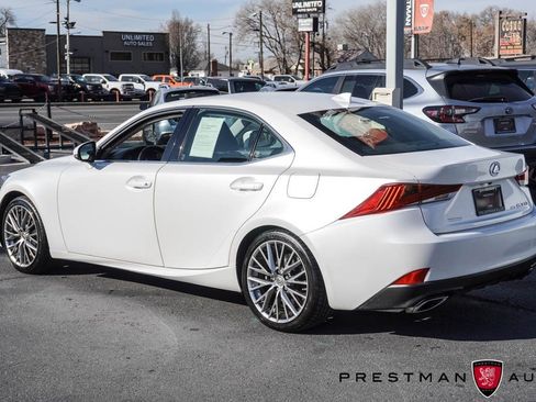 Used 2018 Lexus IS 300 AWD image 19