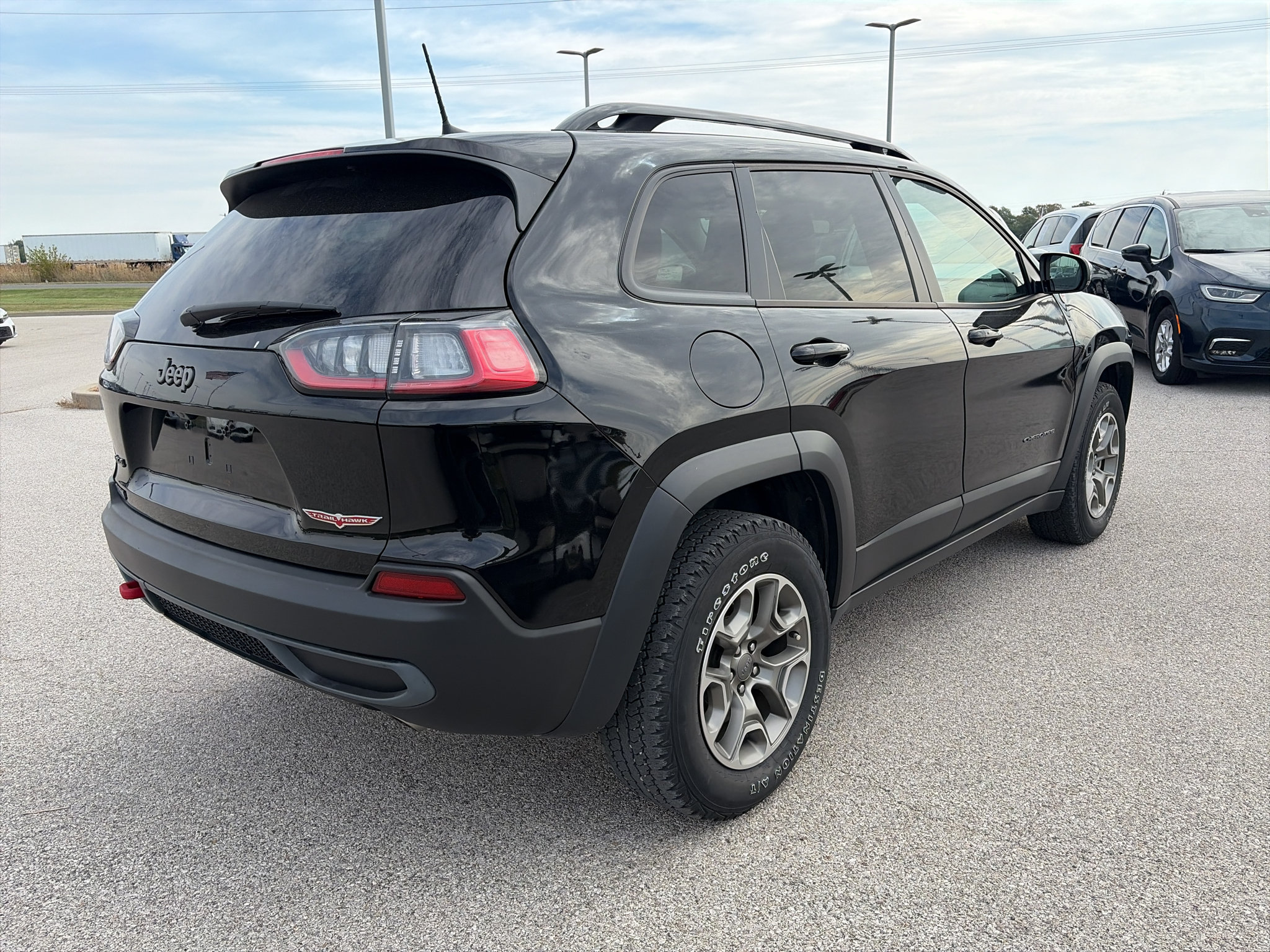 Used 2022 Jeep Cherokee Trailhawk w/ Technology Group B AWD/4WD image 3