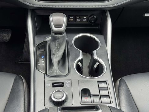 Used 2025 Toyota Highlander XSE AWD/4WD image 6