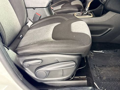 Used 2014 Jeep Cherokee Latitude image 30