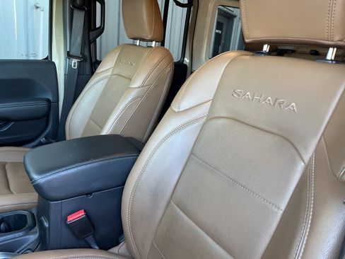 Used 2022 Jeep Wrangler Unlimited Sahara image 3
