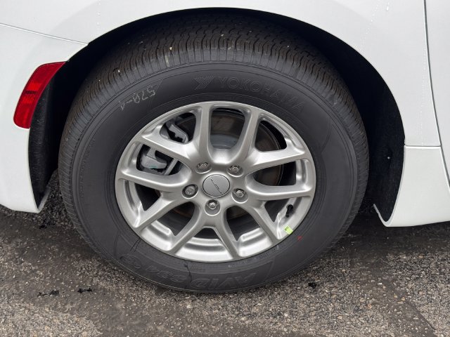 New 2027 Chrysler Pacifica Select FWD image 12