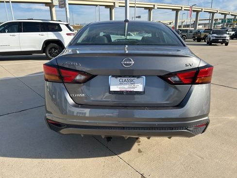 Used 2024 Nissan Altima 2.5 SV image 7