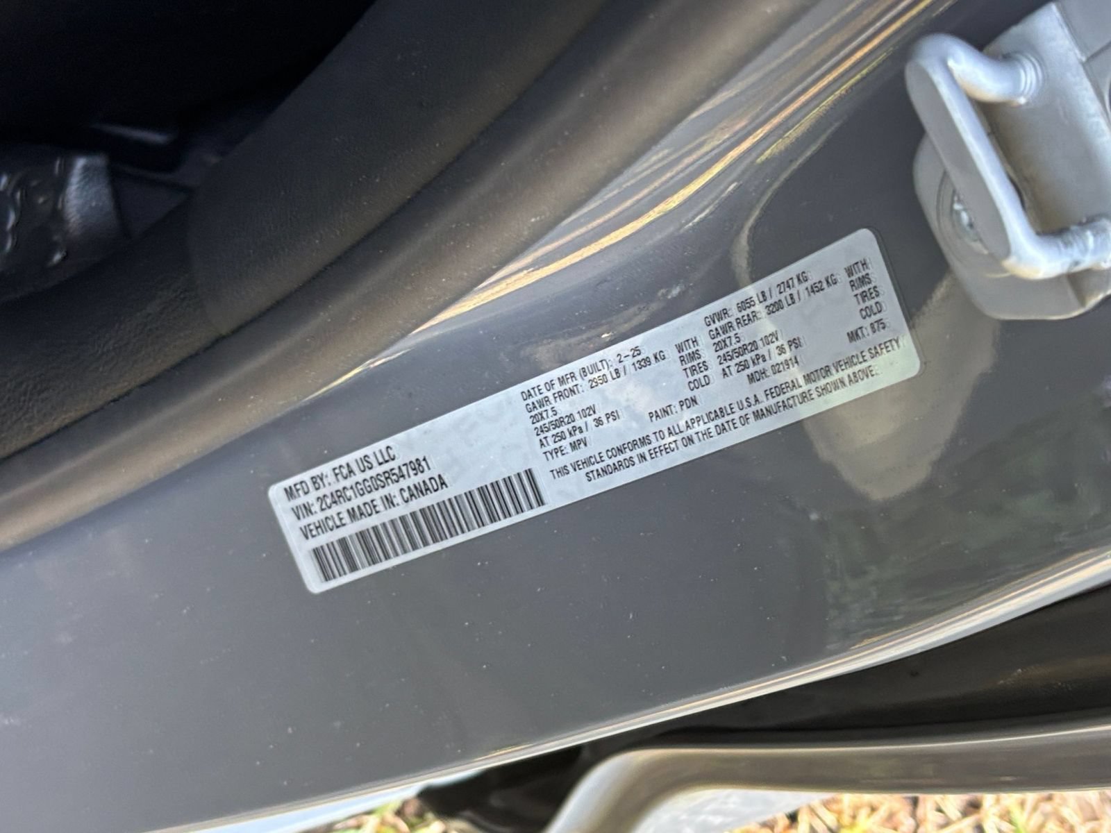 Used 2025 Chrysler Pacifica Limited FWD image 33