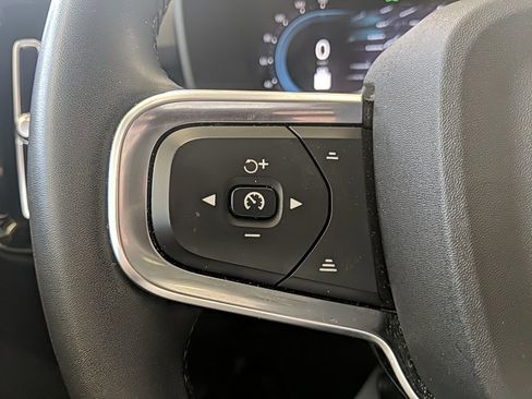 Used 2023 Volvo XC40 B5 Plus w/ Driver Assist Package AWD/4WD image 18