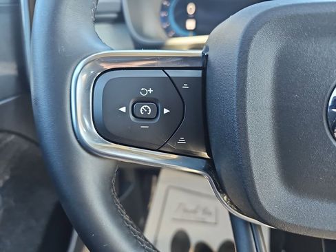 Used 2025 Volvo XC40 B5 Plus image 22
