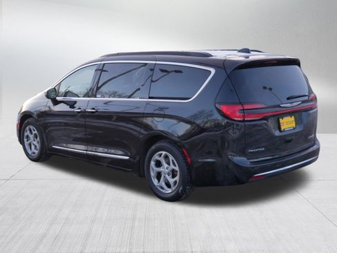 Used 2023 Chrysler Pacifica Limited image 5