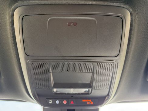 Used 2025 Buick Enclave Preferred AWD/4WD image 33