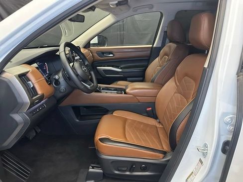 Used 2025 Nissan Pathfinder Platinum AWD/4WD image 21