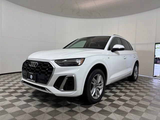 Used 2022 Audi Q5 2.0T Premium w/ Convenience Package AWD/4WD image 3