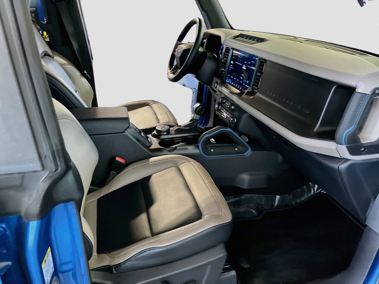 Used 2023 Ford Bronco Wildtrak AWD/4WD image 32