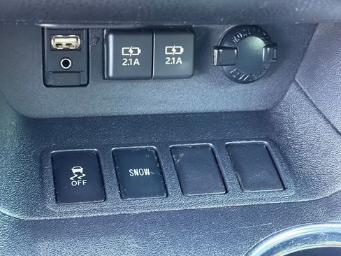 Used 2019 Toyota Highlander XLE FWD image 27