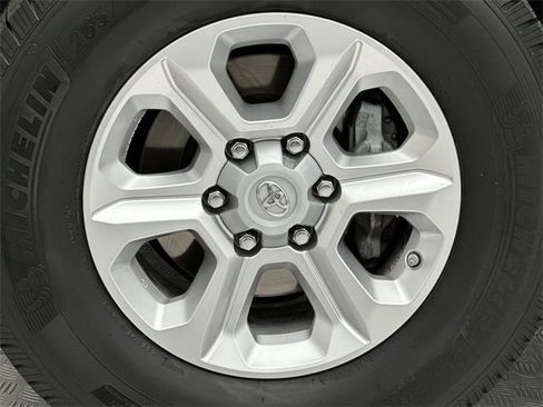 Used 2016 Toyota 4Runner SR5 Premium image 10