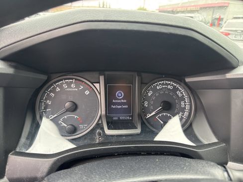 Used 2016 Toyota Tacoma TRD Off-Road AWD/4WD image 6