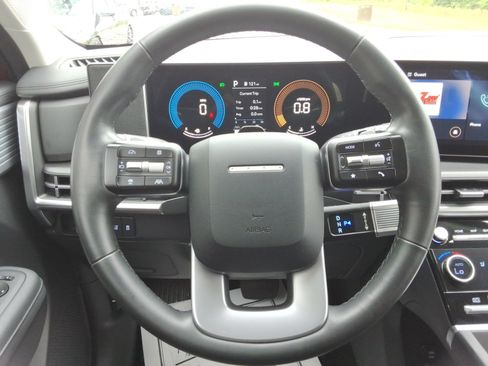Used 2025 Hyundai Santa Fe SEL FWD image 11