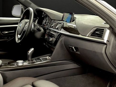 Used 2018 BMW 330i xDrive Wagon image 21