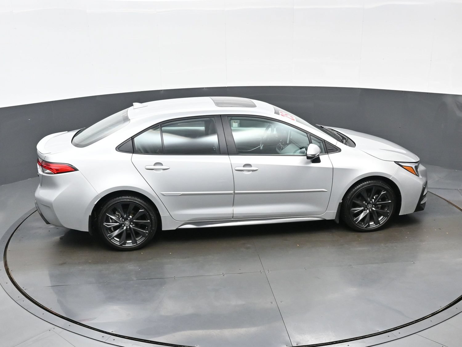 Used 2025 Toyota Corolla SE w/ SE Premium Package FWD image 41
