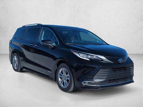 Certified 2021 Toyota Sienna Limited image 3