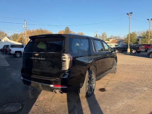 New 2026 Chevrolet Suburban High Country AWD/4WD image 4