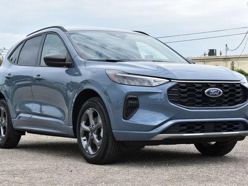 Certified 2024 Ford Escape ST-Line w/ Tech Pack #1 AWD/4WD image 3