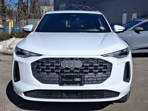 Used 2025 Audi Q5 Premium w/ Convenience Package image 27