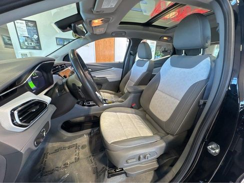 Used 2023 Chevrolet Bolt EUV Premier w/ Sun & Sound Package FWD image 5