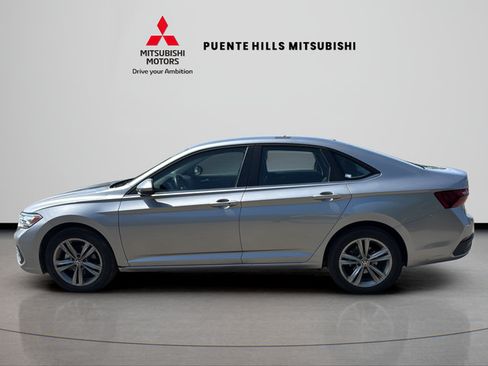 Used 2024 Volkswagen Jetta SE FWD image 8