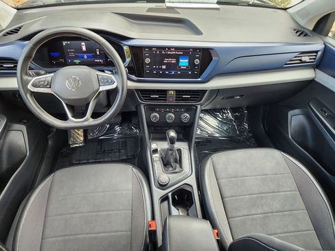 Used 2022 Volkswagen Taos SE image 11