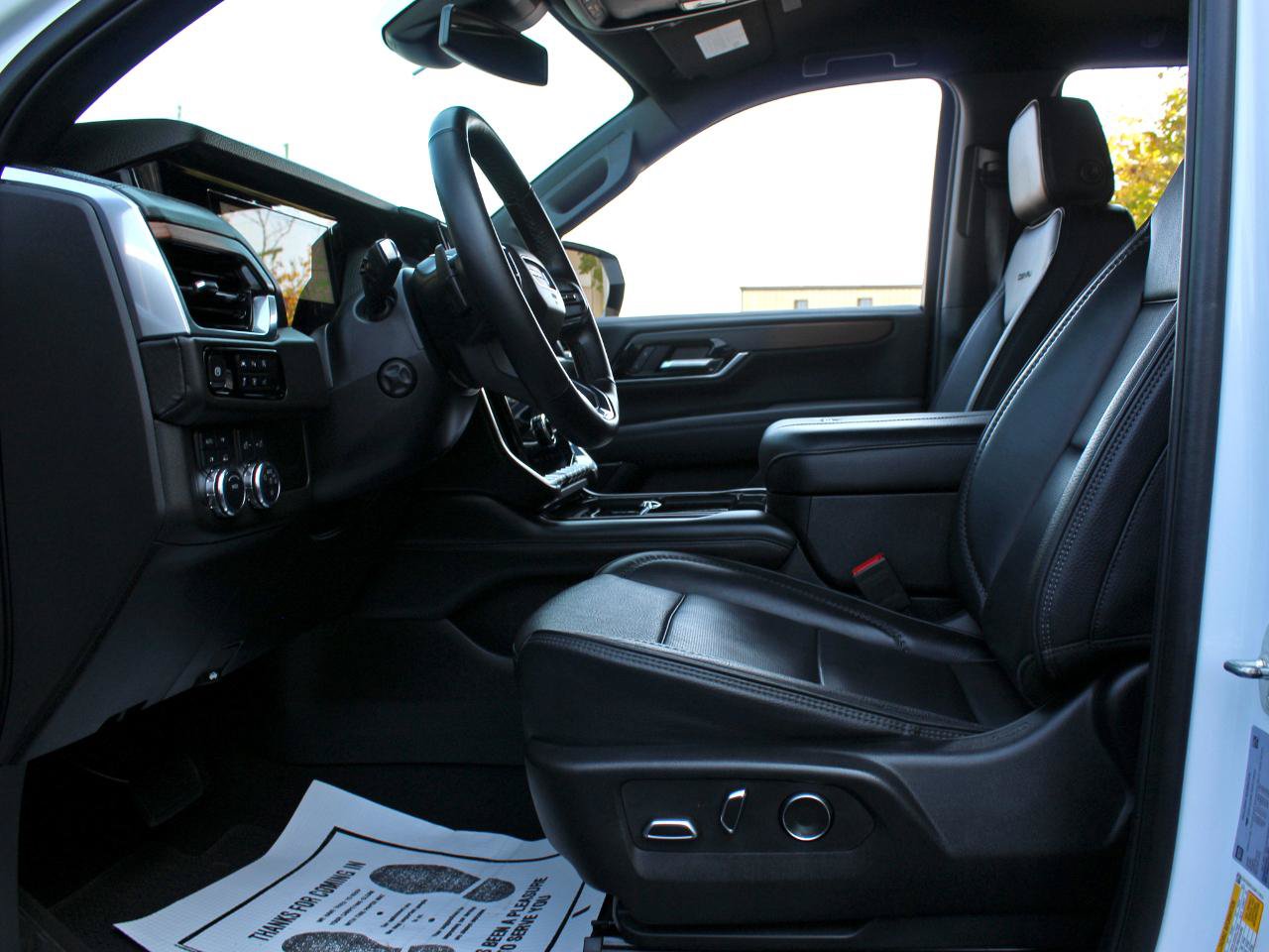 Used 2025 GMC Yukon Denali AWD/4WD image 19