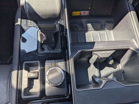 Used 2025 Toyota Tundra Limited AWD/4WD image 17