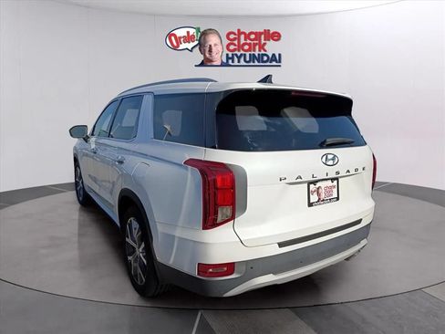 Used 2022 Hyundai Palisade SEL w/ Premium Package FWD image 2