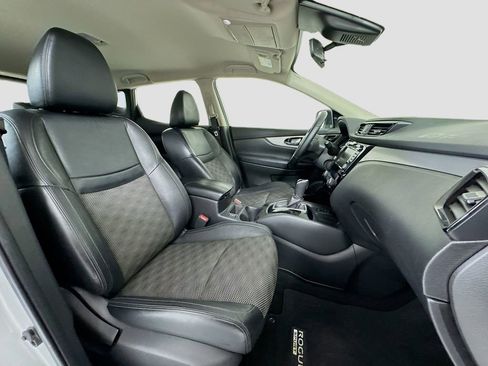 Used 2020 Nissan Rogue Sport SV w/ Technology Package image 27